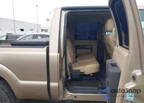 2014 Ford F-250 Lariat z USA, uszkodzony, nr VIN 1FT7W2B66EEB06375